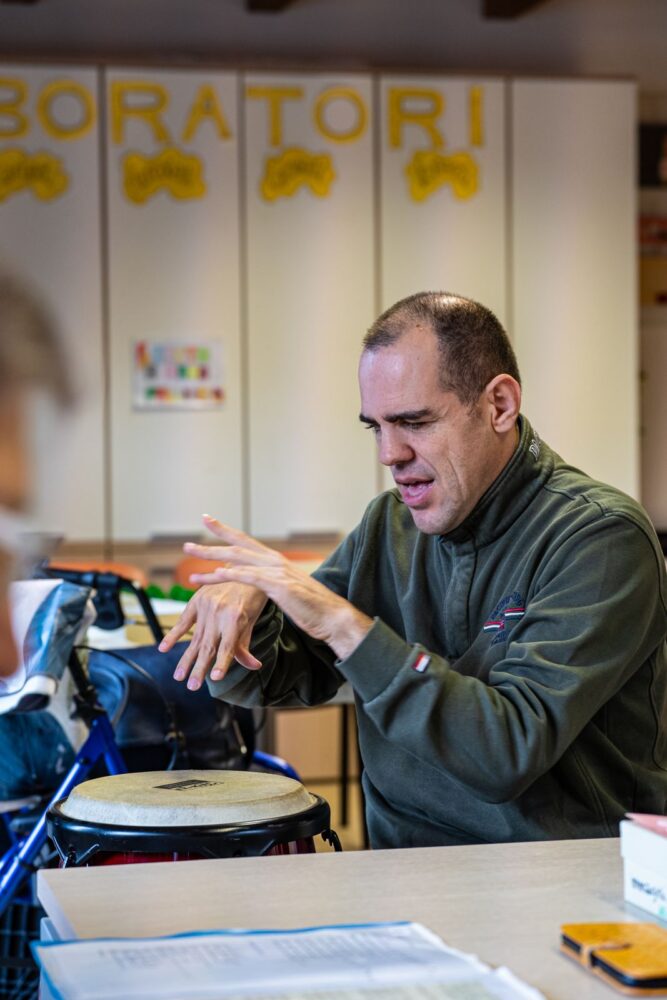 Un momento di laboratorio e formazione alla Comunità di Rinascita