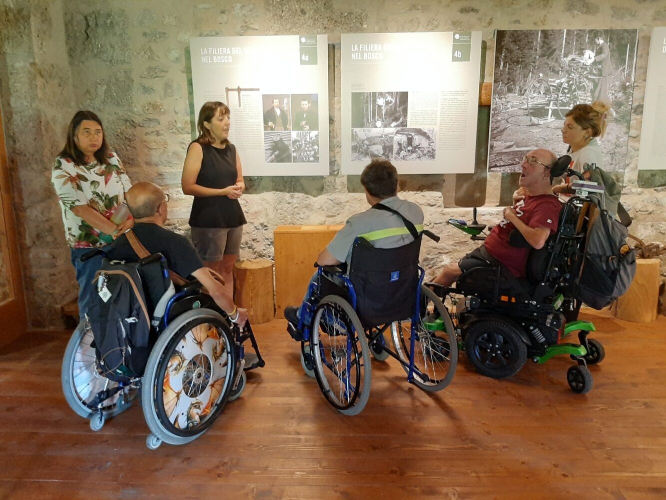 Un incontro pubblico con una mostra fotografica alla Comunità di Rinascita